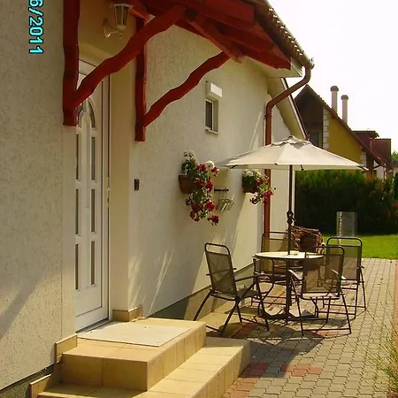 Pipacsos Vendeghaz Guest house